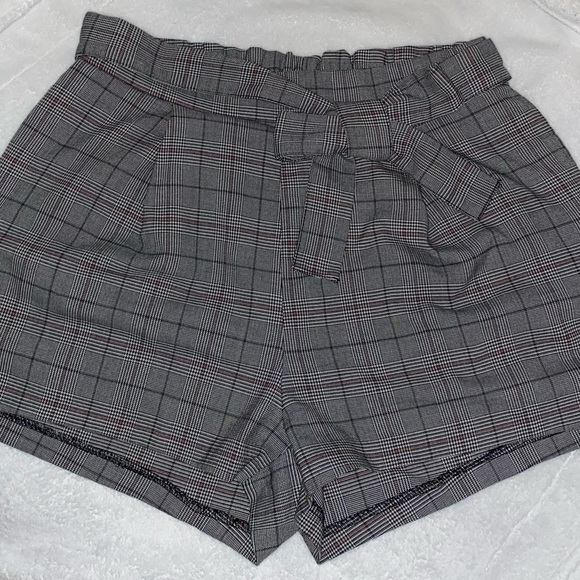 H&M Pants - H&M Women’s Dark Grey Plaid Shorts